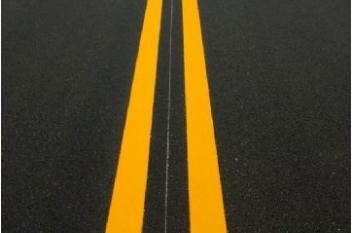 道路交通標(biāo)線在性能上有什么樣嚴(yán)格的要求呢？
